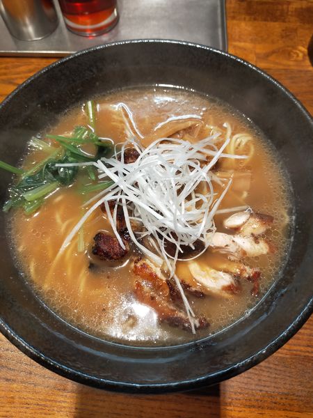 「白湯しょうゆらーめん」@麺処 鳴神の写真