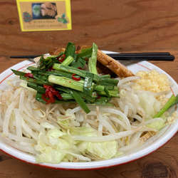 汁なし　旨辛ニラ　生卵