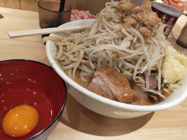 「エビラーメン・大大650・生卵（野菜・脂・にんにく）」@ラーメン緑山の写真