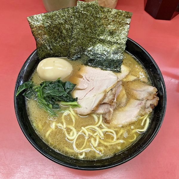「チャーシューメン+味玉」@ラーメン杉田家の写真