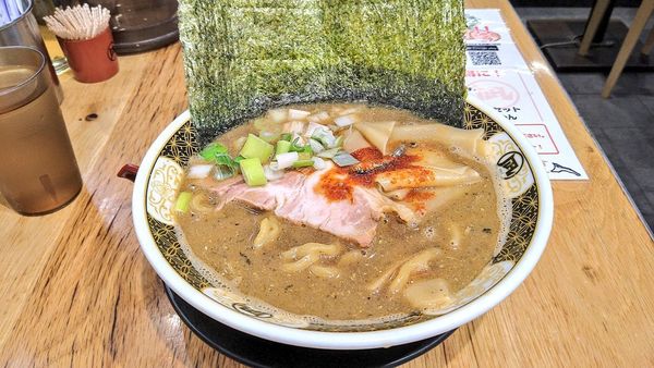 「すごい煮干ラーメン(中盛･いったん麺半分･麺硬)₊駒ネギ･海」@すごい煮干ラーメン凪 五反田西口店の写真