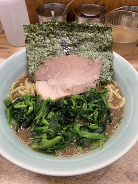 「ほうれん草ラーメン（並）＋のりトッピング」@横浜ラーメン 武蔵家 志木店の写真