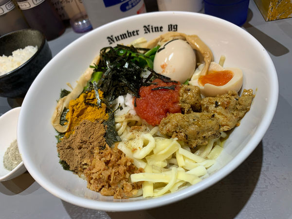 「【夏季限定】カレーまぜそば＋煮干し」@麺Dining Number Nine 09の写真