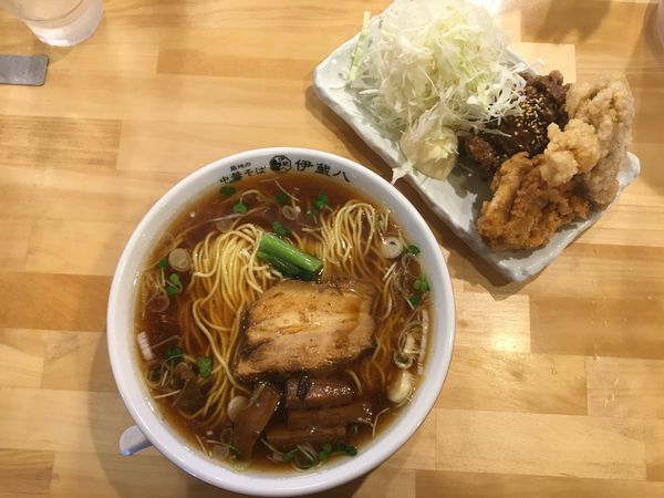 「中華そば 690円 + 合い盛り唐揚げ550円」@築地の中華そば 伊蔵八の写真