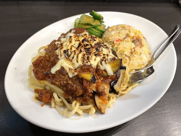 「【アキラ式Ｐ】昭和のミートソース￥780＋半炒飯￥320」@メンショップ アキラの写真