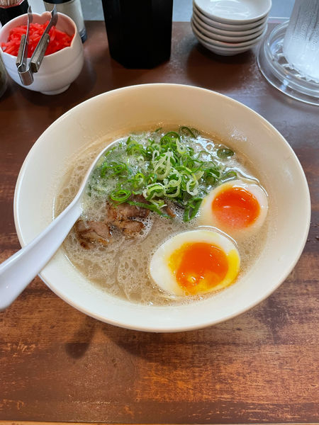 「博多豚骨らーめん＋半熟卵」@幸心堂の写真