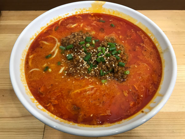 「赤辛担々麺　880円」@シャンウェイ フライドマスター店の写真