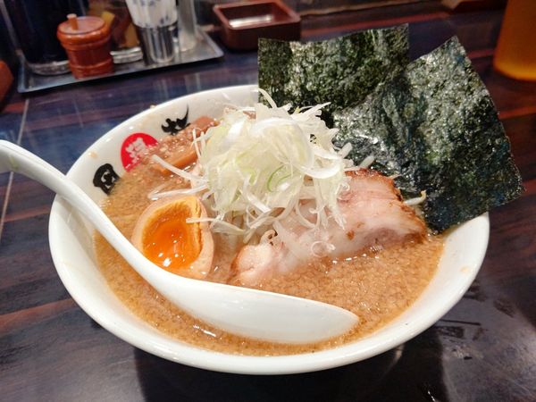 「環七ラーメン(並盛・140g)760円」@環七ラーメン 周麺の写真