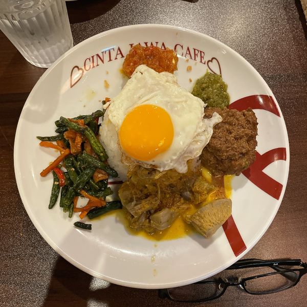 「ナシチャンプルーパダン」@チンタ ジャワ カフェ 秋葉原店の写真