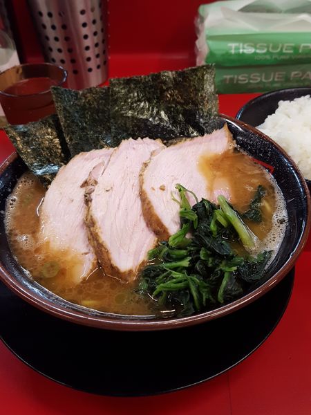 「チャーシューメン大盛（3枚）　大ライス」@IEKEI_TOKYO 王道家直系の写真