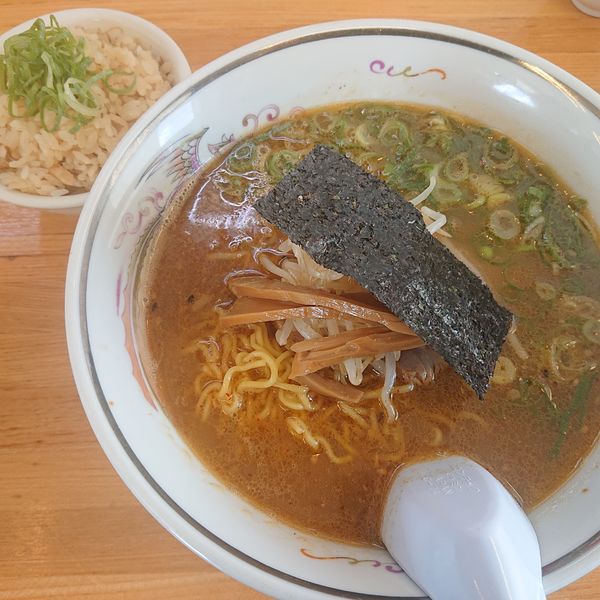 「ハルピンラーメン750円、子豚飯100円」@ハルピンラーメン 本店の写真