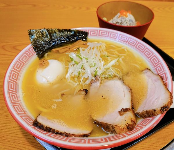 「焼味玉白醤油そば」@麺切り 白流の写真