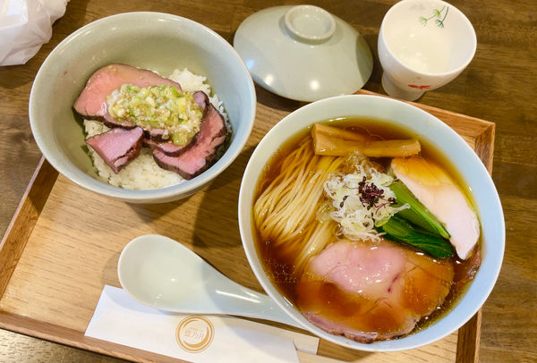 「醤油そば弦乃月ブレンド & 限定 牛タンとご飯」@自家製麺と定食 弦乃月の写真