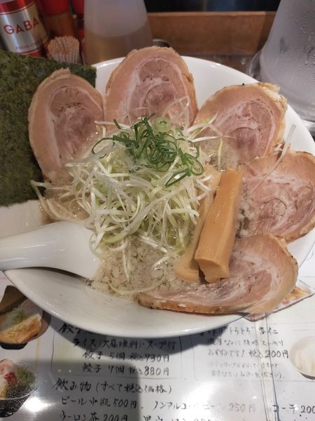 「魚介チャーシュー　鯵」@俺らラーメン ちょもらんまの写真