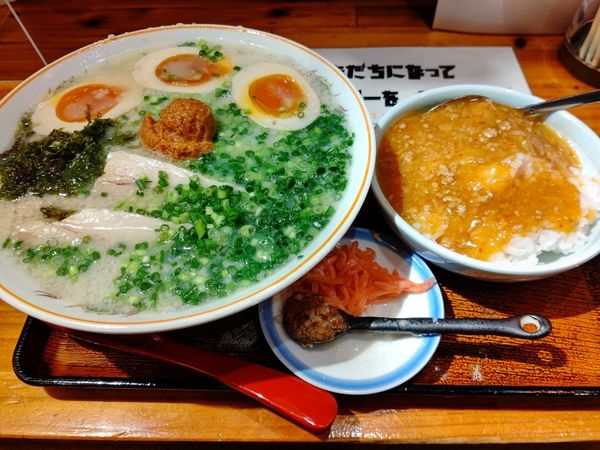 「全部のせ とぅんこつらーめん&ピリあん丼セット1,400円」@とんちゃんらーめんの写真