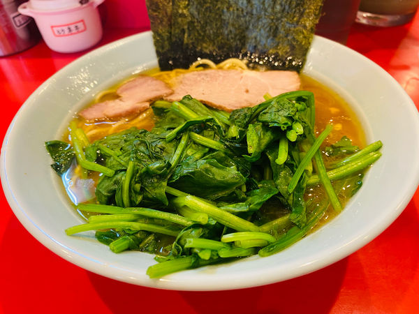 「ラーメン並710円ほうれん草120円」@横浜家系ラーメン 黄金家の写真