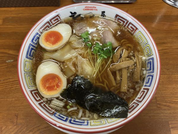 「ワンタンそば（醤油）＋煮玉子」@ちばき屋 葛西店の写真