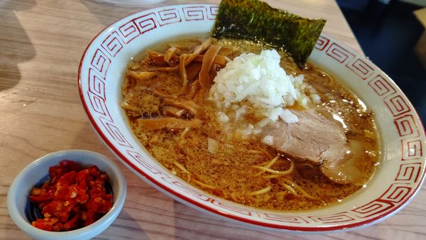 「こってり醤油ラーメン６５０円激辛とうがらし５０円」@中華そば専門店 びんびん亭 瑞穂店の写真