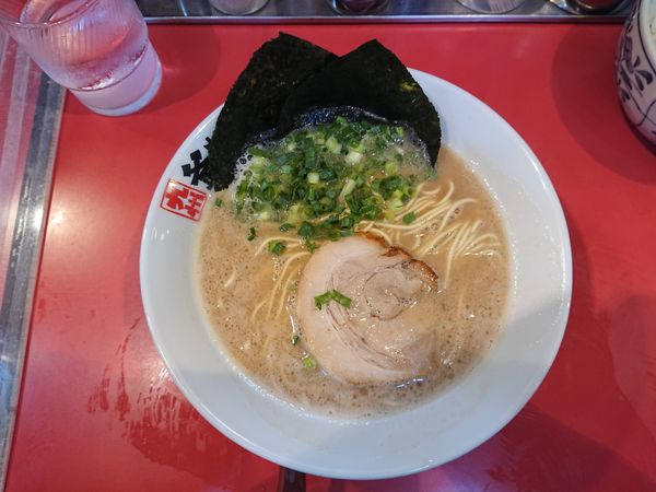 「豚骨ラーメン￥700(ライスサービス)」@がっとん 日吉店の写真