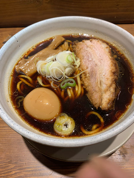 「醤油ラーメン」@人類みな麺類 東京本店の写真