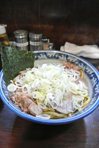 「油そば850円刻みチャー丼ミニ270円」@兎に角 松戸店の写真