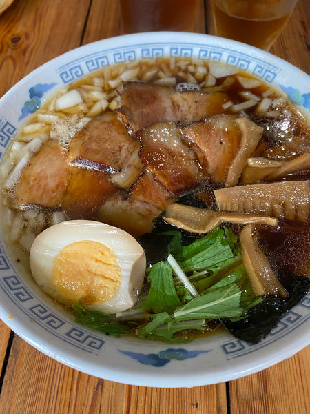 「ちゃーしゅーらーめん➕麺固め➕お稲荷・卵焼き握り（無料）」@岬らーめんの写真