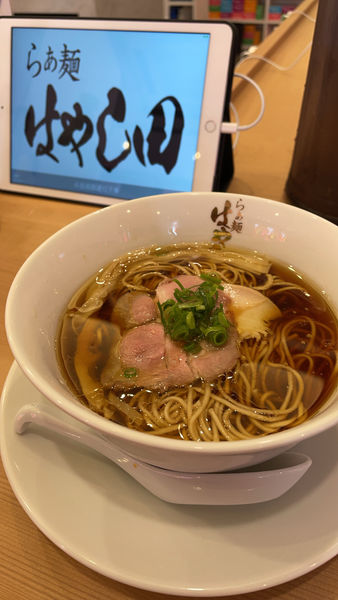 「醤油らあめん」@らぁ麺 はやし田 松戸主水店の写真