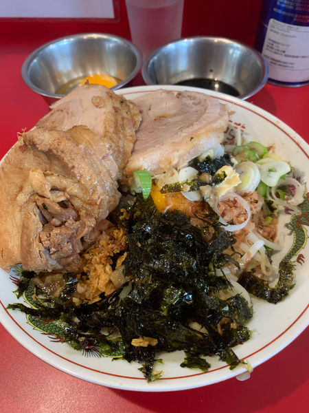 「汁なし 豚増し マー油 生卵」@ラーメン英二の写真