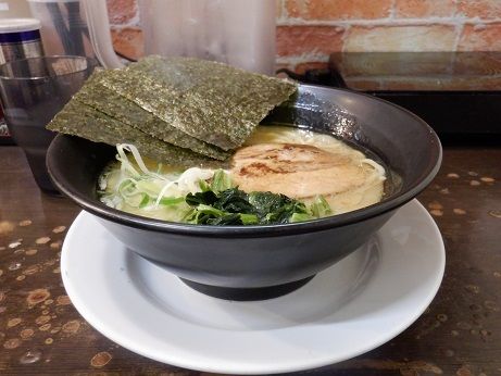 「横浜塩ラーメン」@日の出らーめん 横浜桜木町本店の写真