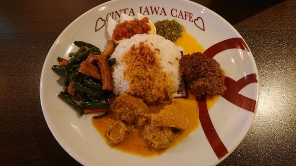 「ナシチャンプルーパダン　１２５０円」@チンタ ジャワ カフェ 秋葉原店の写真