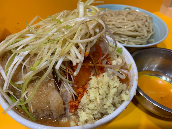 「小豚つけ麺辛い奴3倍ニンニクマシマシアブラ生姜葱生たまご」@ラーメン二郎 八王子野猿街道店2の写真
