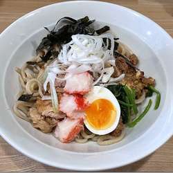 白だしラー油の肉たままぜそば