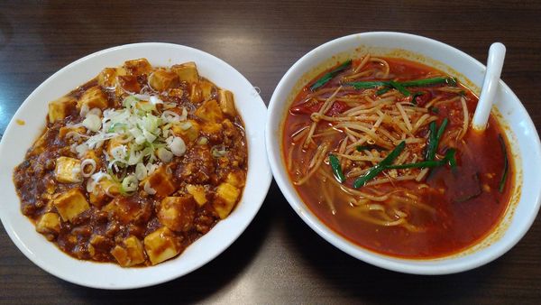 「四川ラーメン＋麻婆飯セット 800円」@四川料理 昇龍 蒲郡店の写真
