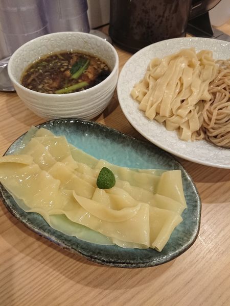 「合盛りつけめん 900円 ＋ 極平麺 150円」@麺や 麦ゑ紋の写真