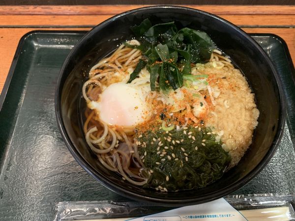 「めかぶそば 470円」@名代 箱根そば 新橋店の写真