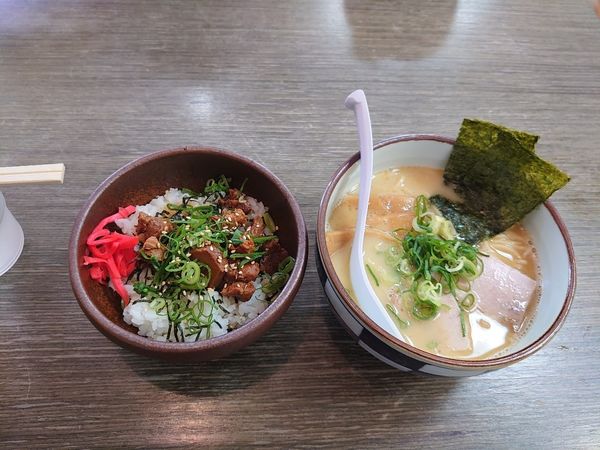 「白湯 白+ 焼豚丼」@支那そば しげもとの写真