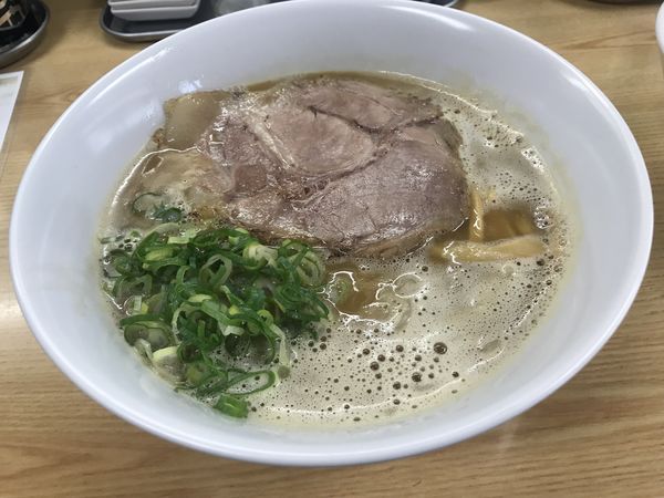 「濃厚ラーメン 醤油 700円」@鶏麺亭の写真