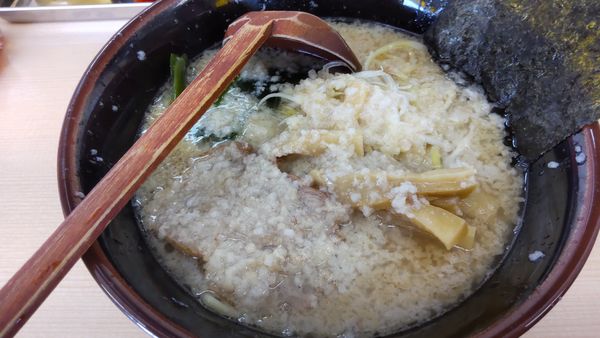 「醤油ラーメン600円麺硬め脂ギトギト」@ラーメン屋 セキグチの写真