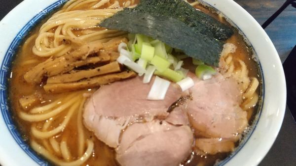 「ラーメン（中盛無料）」@つけ麺 麦の香の写真