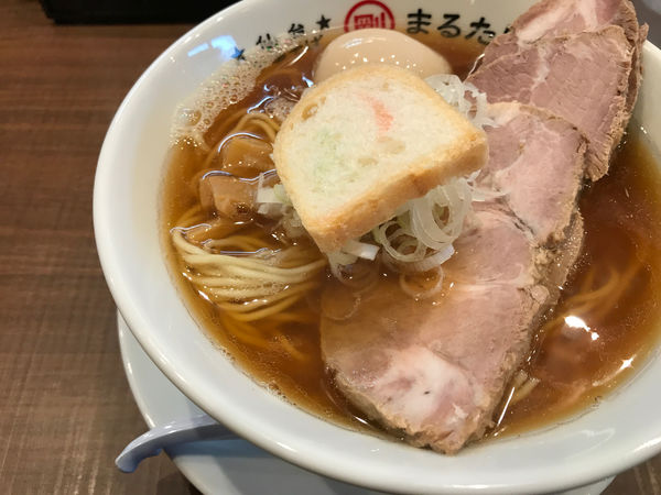 「煮干し中華そば あっさり 全部入り」@中華そば まるたけの写真