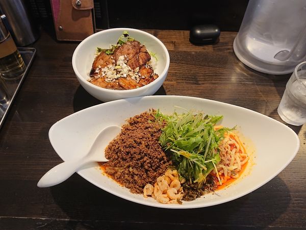 「チャーシュー丼 汁無し担々麺」@四川担担麺 阿吽 湯島店の写真