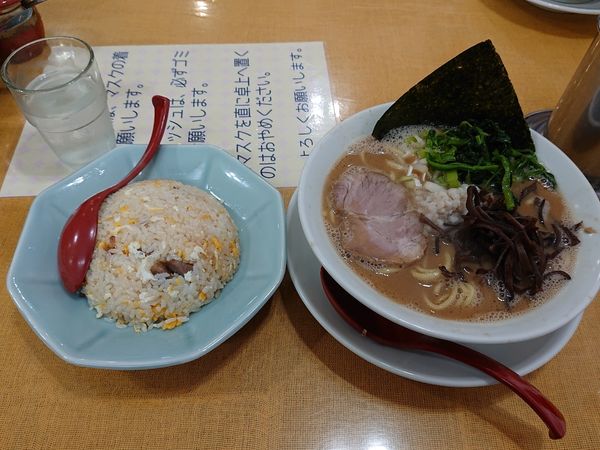 「らーめん チャーハン」@うまいヨ ゆうちゃんラーメンの写真