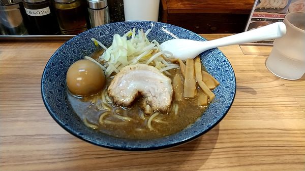 「味玉らーめん（８２０円）」@創作らーめん 小川流 八王子みなみ野店の写真