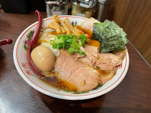 「特製醤油ラーメン(並盛) + 半カレー」@永山龍聖軒の写真