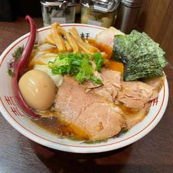 特製醤油ラーメン(並盛) + 半カレー