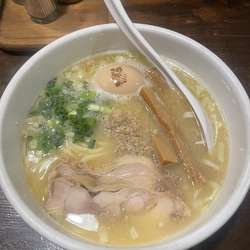 白鶏ラーメン玉子のせ