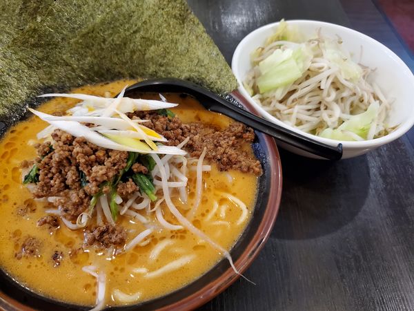 「とんこつ担々麺＋モヤキャベ」@金沢家 八景店の写真