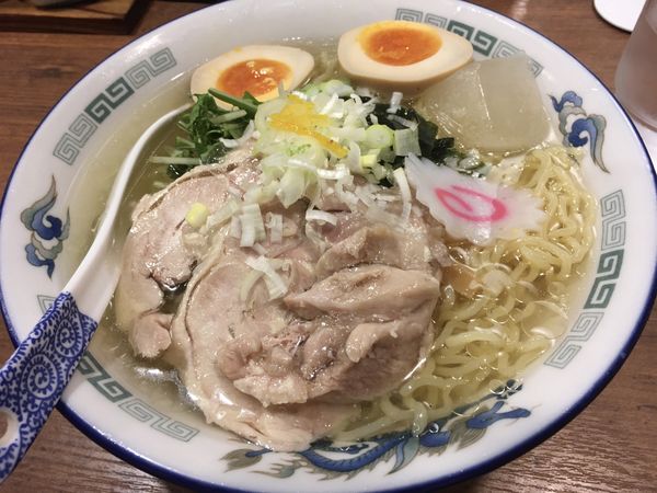 「冷たい中華そば　塩」@大雪軒 新百合ヶ丘VIVRE店の写真