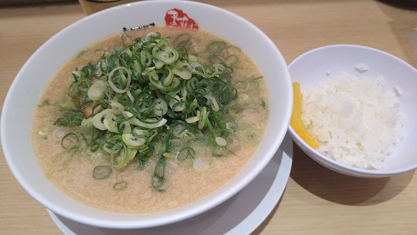 「九条ネギラーメン¥930-全部普通ライス小無料」@京都銀閣寺 ますたにラーメン 室町店の写真