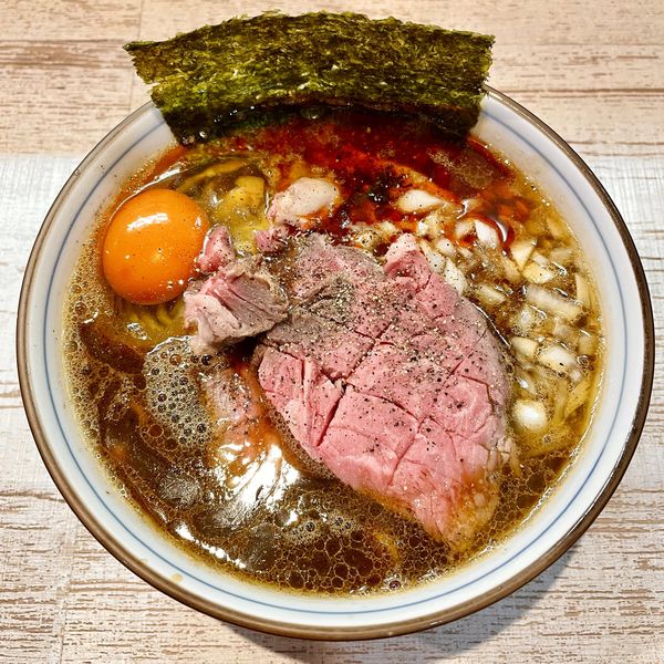 「【気まぐれ限定】ローストビーフ ブラック ￥980」@中華そば 四つ葉の写真